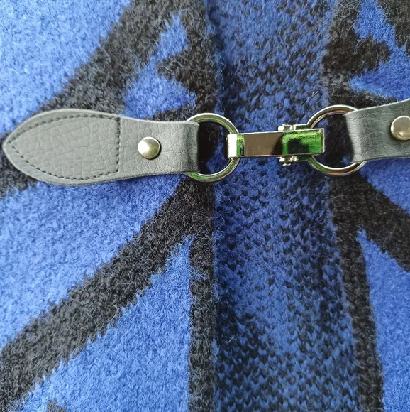 BCBGMaxAzria Geometric Sweater Cape Shawl Vest Wrap Ruana Poncho Cardigan NWT - Picture 8 of 12